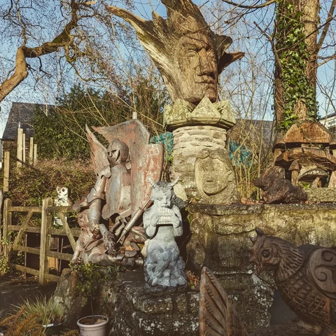 Various sculptures in a folk style.