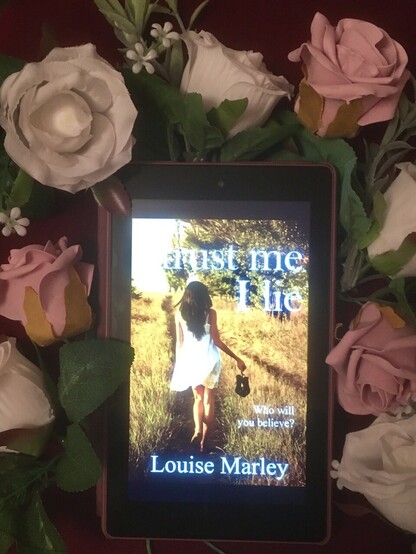 Book Cover of “Trust Me I Lie” surrounded by 🌹 roses