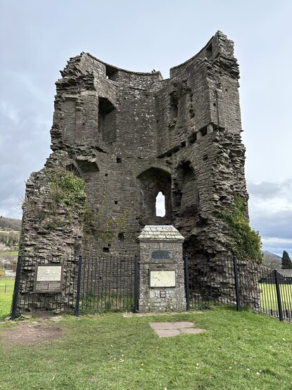 Ruins of Crickhowell castle 