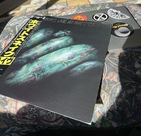 Clawr LP “Whitesnake Live at Hammersmith” - gyda’r obi-strip.