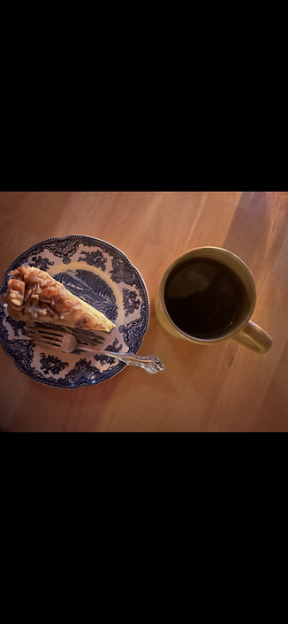 Bienenstich & tea for dessert 