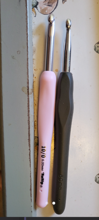 Two crochet hooks, a pink Tulip Etimo and a black Quilted Bear, both size 6mm. Comparison in post. 