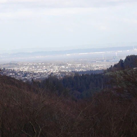 Y golygfa o Mynydd y Grug dros y  Sianel Bryste