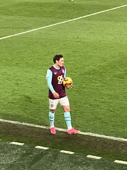 Connor Roberts o Burnley & Cymru