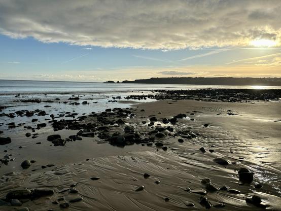  Views over a wintery Wiseman’s Bridge beach 