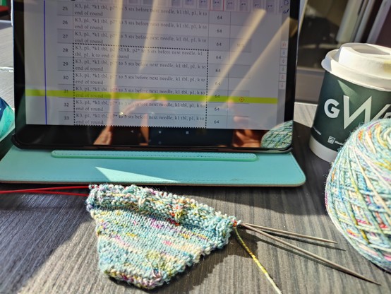 Handknitted toe of a sock