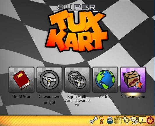 Llun o dudalen croeso SuperTuxKart gyda’r dewisiadau, Modd stori, Chwarae Unigol, Sgrin Hollt Aml-chwaraewr, Ar-lein ac Ychwanegion er mwyn dewis sut i chwarae'r gêm. :-)